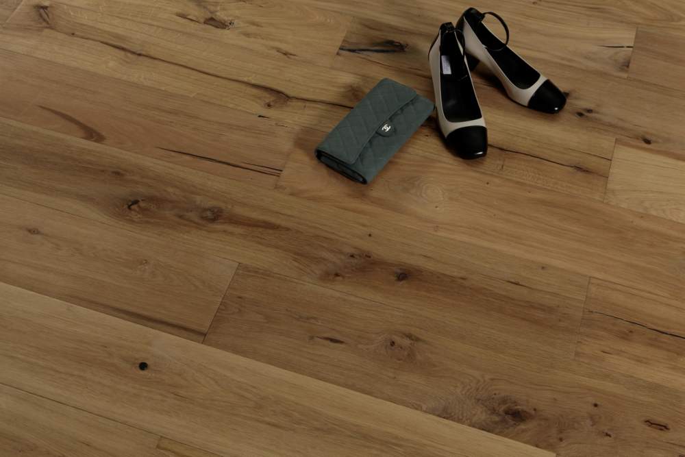 地板销售员总结的4点地板选购技巧，千万不要被商家套路了！