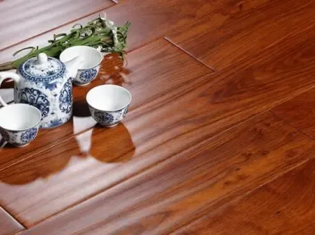 复合地板与实木地板怎么选？全面对比与选购技巧解析(图3)