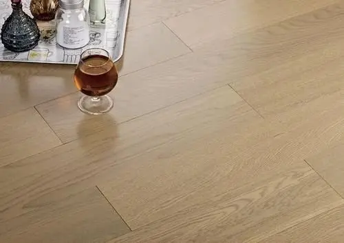 地板选购终极指南：两大头部品牌深度对比与老师傅的挑选秘诀(图2)