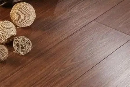 地板选购终极指南：两大头部品牌深度对比与老师傅的挑选秘诀(图3)
