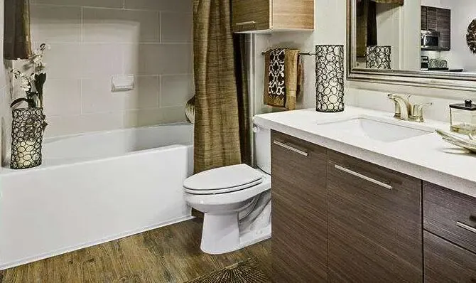 卫生间铺木地板为何更实用？防滑舒适优势解析(图4)