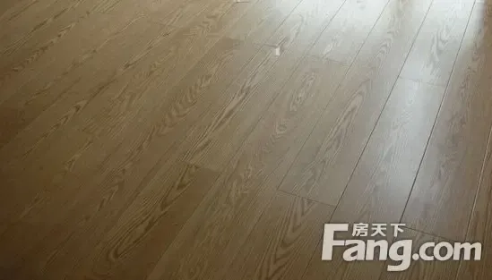 亚光与亮光地板怎么选？卧室装修选对地板不踩坑(图1)